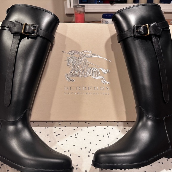 Burberry Riding Rainboot with Belt. Like Brand New, wore one time, minor scuffin - Picture 10 of 11